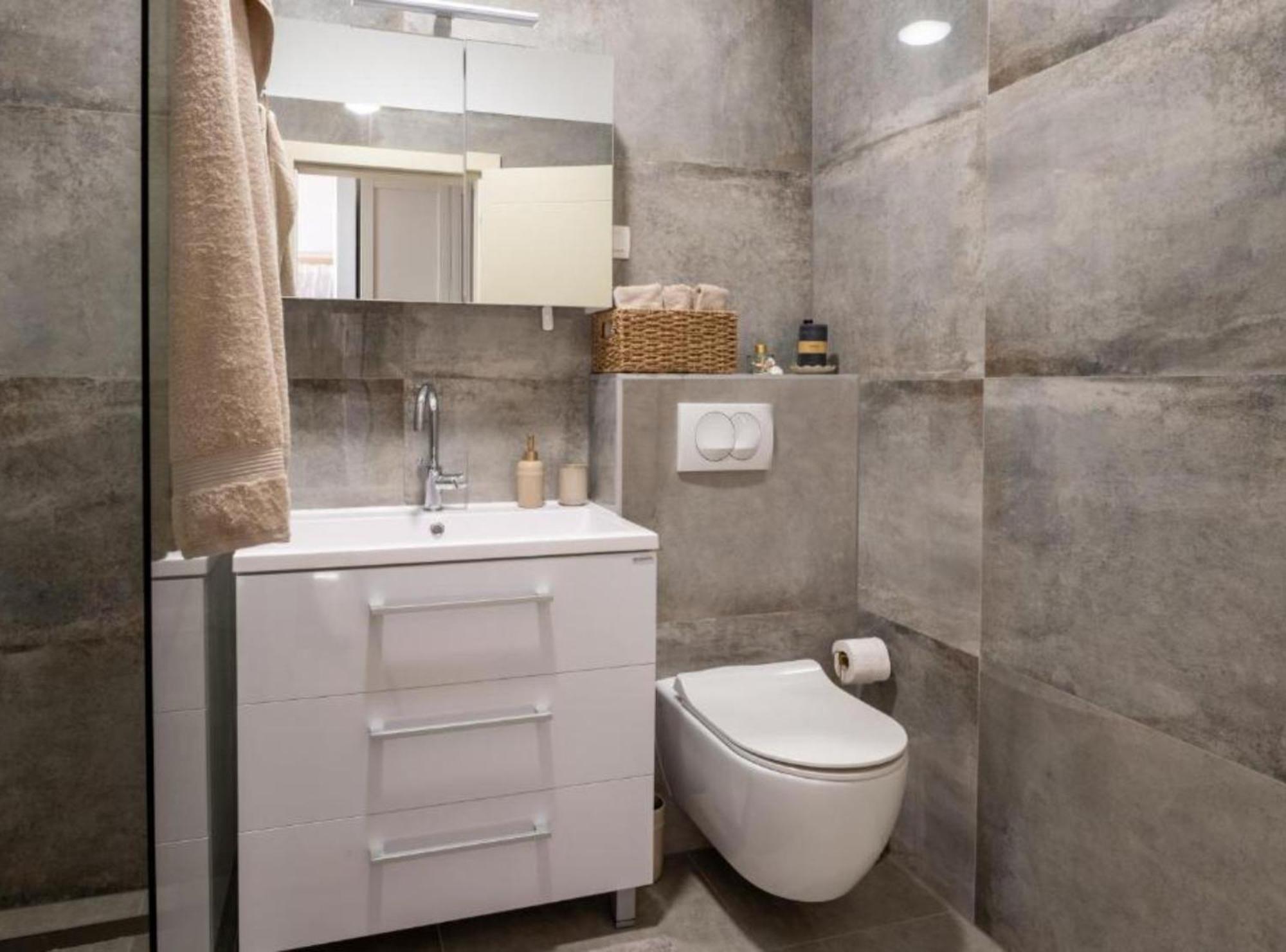 Apartment Kona - Free Parking & Self Check-In Ivanja Reka ภายนอก รูปภาพ